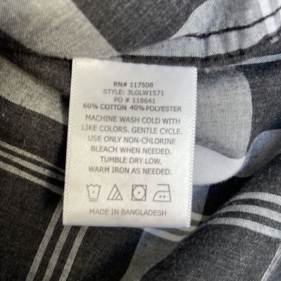 Levi’s classic button up plaid shirt.  Size Large. - Picture 5 of 5